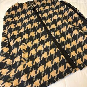 Tahari Black and Tan Geometric Shawl